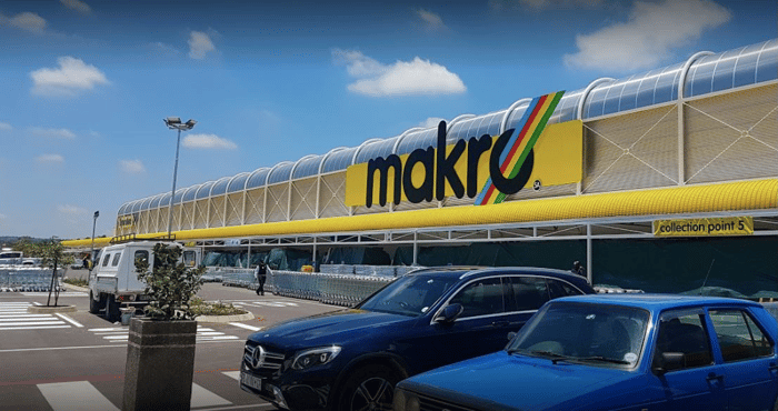 Makro Store Opening Outside.png